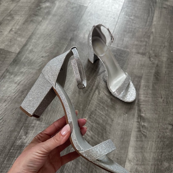 Dream Pairs Ankle Strap Silver Shining Chunky Heels Sandals Size 8 - Picture 8 of 8